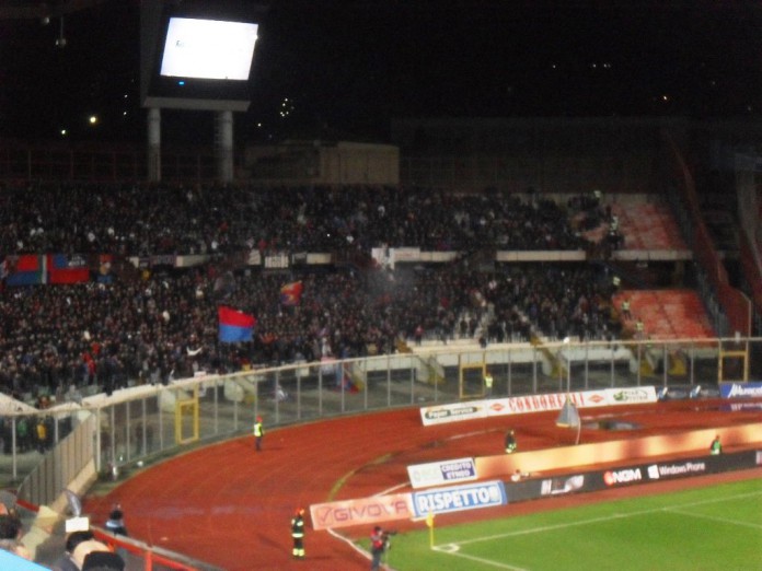 Catania vs Crotone, tifosi Curva Nord stadio Massimino