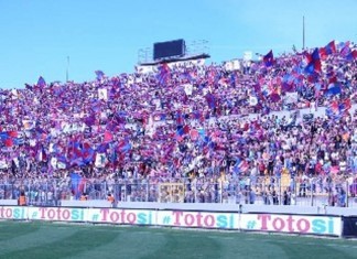 Tifosi Catania a Lecce contro il Catanzaro.
