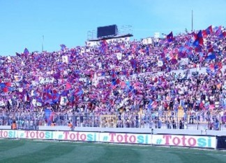 Tifosi Catania a Lecce contro il Catanzaro.