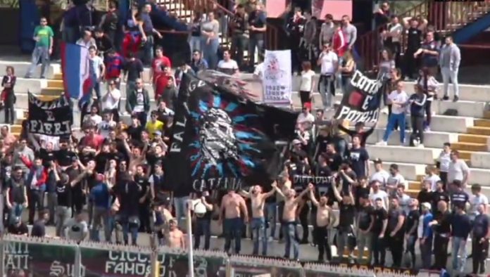 Tifosi del Catania in Curva Sud