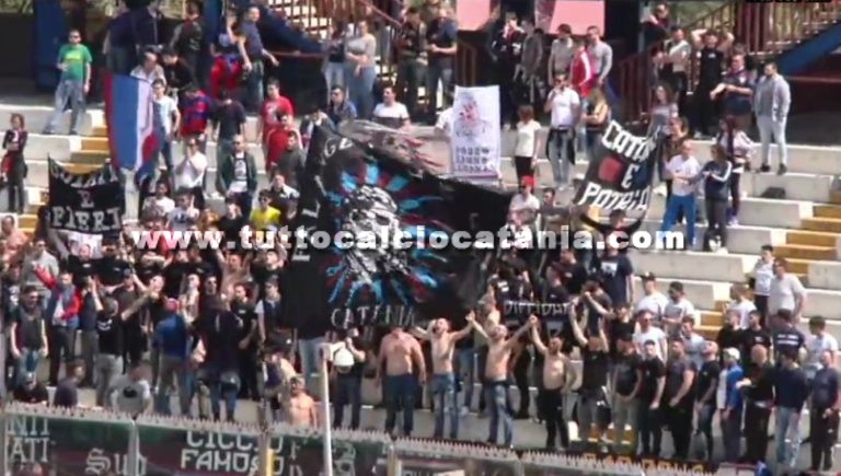 Tifosi del Catania in Curva Sud