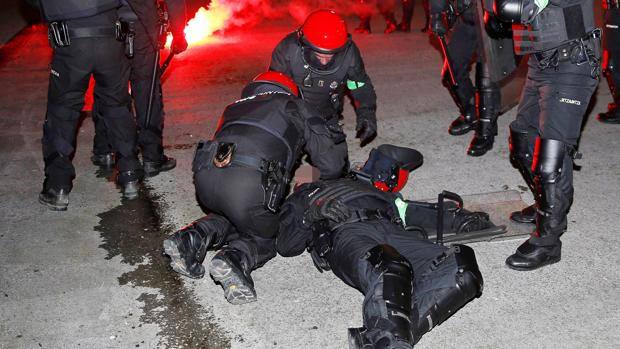 CALCIO EUROPEO: scontri tra tifosi a Bilbao, muore un poliziotto