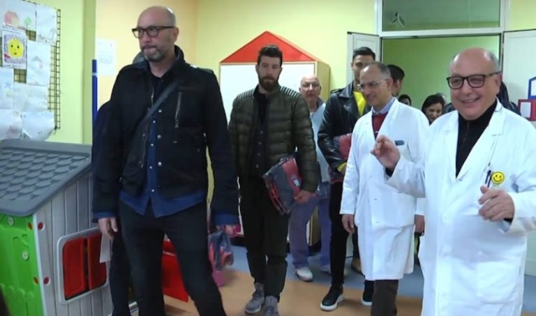 SERIE A: Crotone, Zenga ed Izco strappano sorriso a bimbi in difficoltà