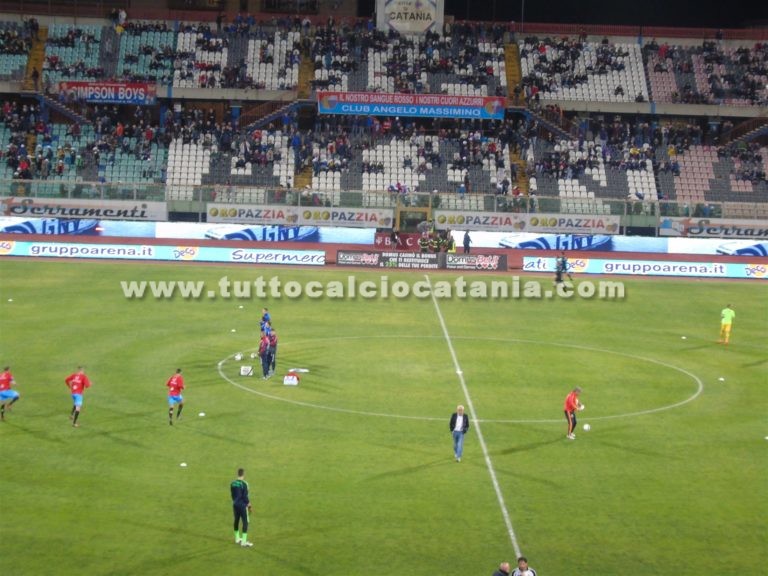 CATANIA – JUVE STABIA (foto): minuti di riscaldamento prima del fischio d’inizio