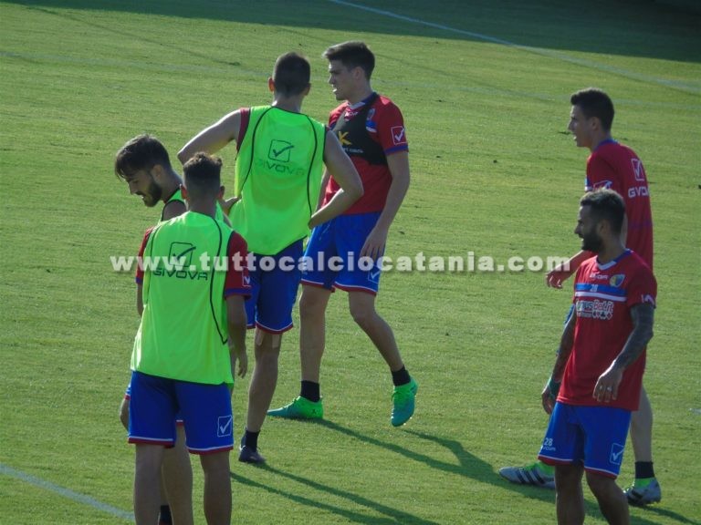 CATANIA: le formazioni in campo a Torre del Grifo con il 4-2-3-1, presente anche Juan Llama