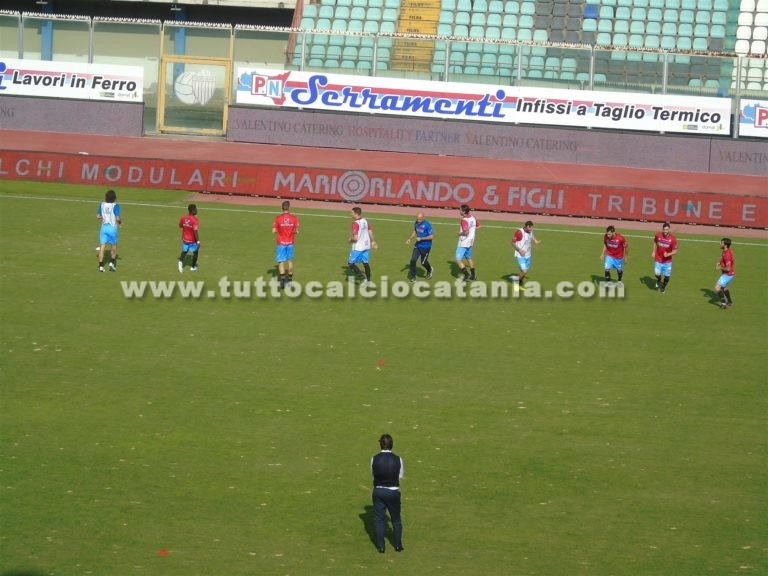 CATANIA – CATANZARO (foto): riscaldamento pre-gara, immagini dalla Tribuna Stampa