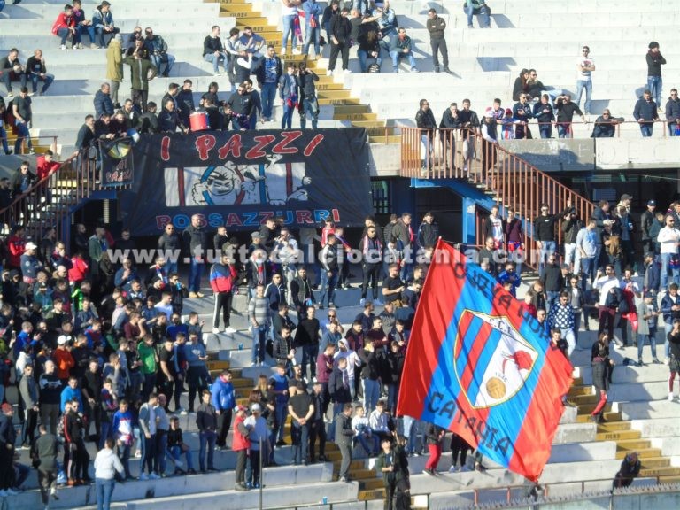CATANIA: piccoli segnali distensivi tra tifoseria e squadra. Natale tranquillo. Speziale, striscione ultras Cavese solidale