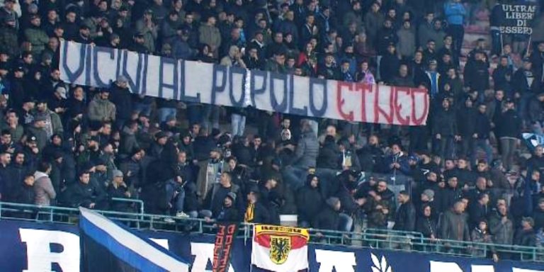 NAPOLI, striscione tifosi: “Vicini al popolo etneo”