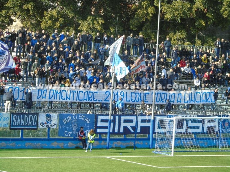 SIRACUSA: sfottò, vittoria e festa per meno di 3mila tifosi