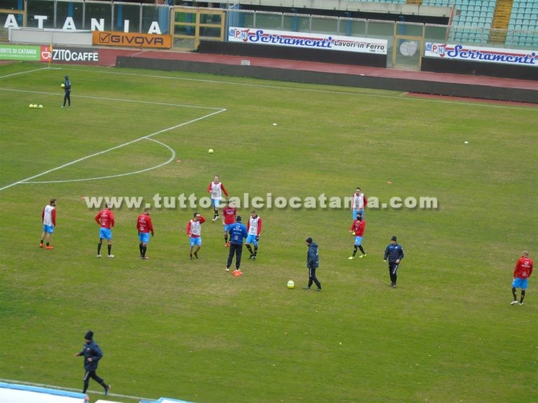 CATANIA – CATANZARO (foto): riscaldamento pre-gara, immagini dalla Tribuna Stampa