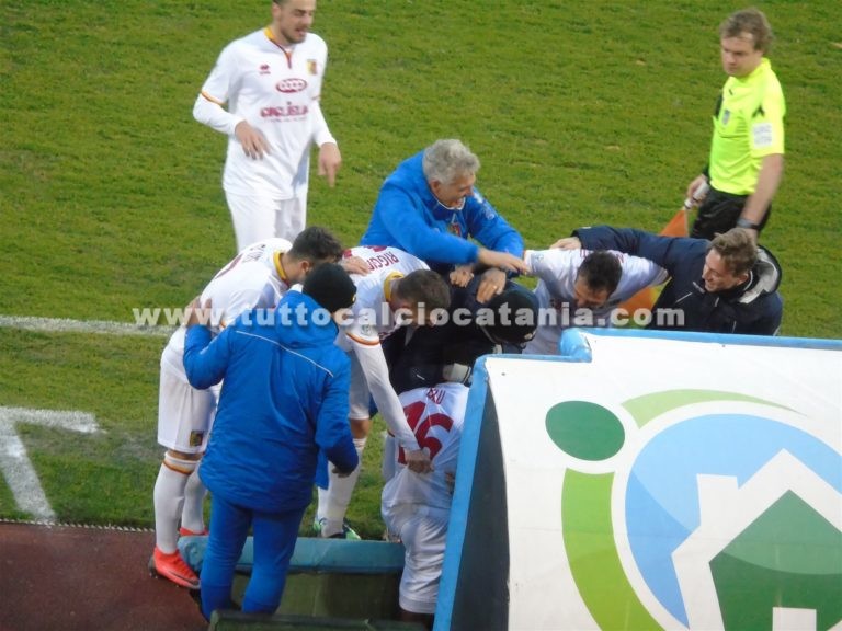 PRIMO TEMPO: Catanzaro avanti con Eklu, Catania impreciso sotto porta