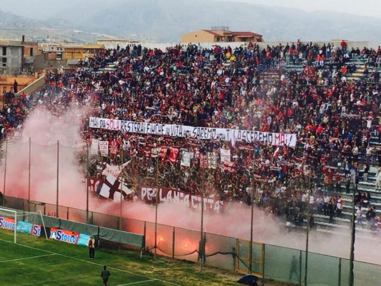 ULTRAS REGGINA: gemellaggi e rivalità sportive. Il Catania, lo striscione del 2017 e Ciccio Famoso…