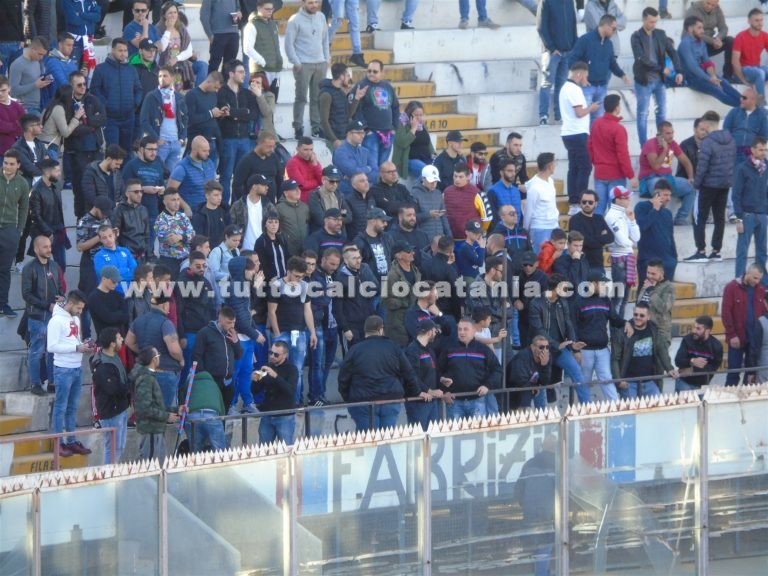 LA DOMENICA ALLO STADIO: “Non meritate alcun commento, insultatevi da soli…”