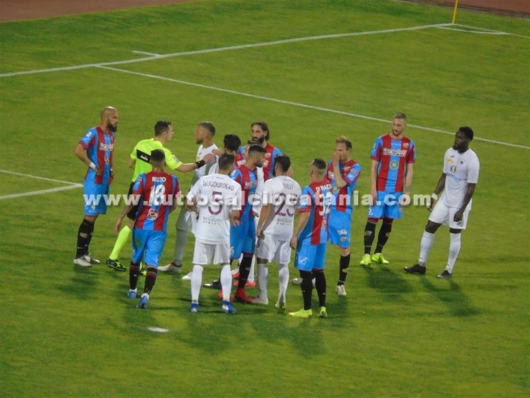PRIMO TEMPO: Tulli-gol, Catania sotto all’intervallo