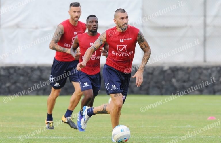 CATANIA – LICATA: le formazioni rossazzurre in campo, Mazzarani mezzala e Welbeck playmaker