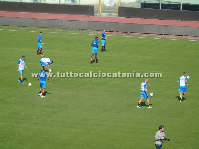 CATANIA – PICERNO (foto): riscaldamento pre-gara, immagini dalla Tribuna Stampa
