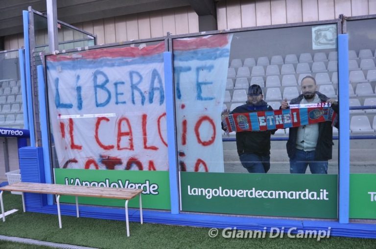 VIRTUS FRANCAVILLA – CATANIA: un migliaio di spettatori presenti e striscione “Liberate il Calcio Catania”