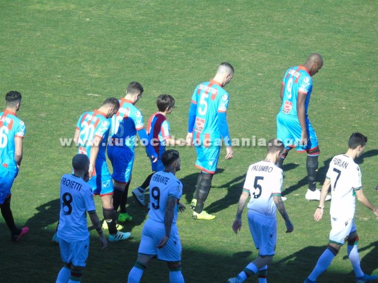 CATANIA – VIBONESE: probabili formazioni, chi a centrocampo e nel ruolo di punta centrale?