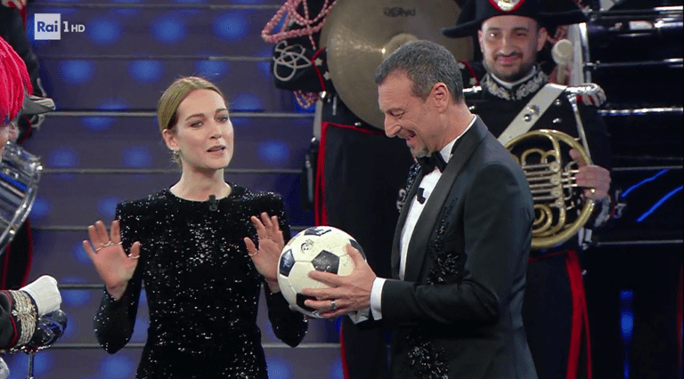 LEGA PRO: Sanremo, consegnato il pallone celebrativo dei 60 anni ad Amadeus