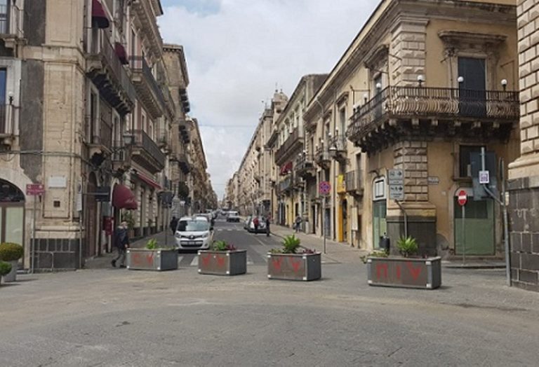 CORONAVIRUS A CATANIA: Fase due, fioriere per altro blocco accessi auto in piazza Duomo