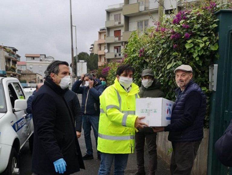COMUNE DI CATANIA: Coronavirus, consegnati i primi pacchi spesa “Catania aiuta Catania”