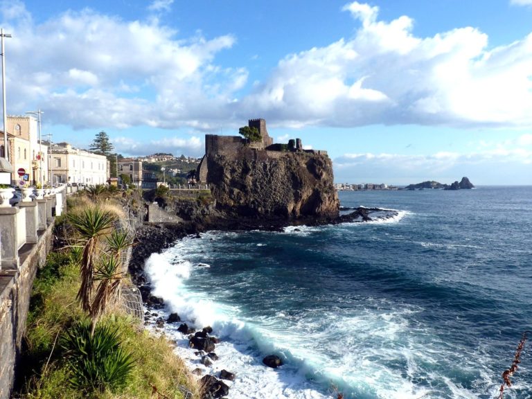 CORONAVIRUS A CATANIA – Il Sindaco di Aci Castello: “Controlli rafforzati nel weekend. Adolescenti meno rispettosi regole”