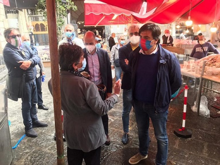 CORONAVIRUS A CATANIA – Il Sindaco: “Pescheria è ripartita con ordine e rispetto regole”