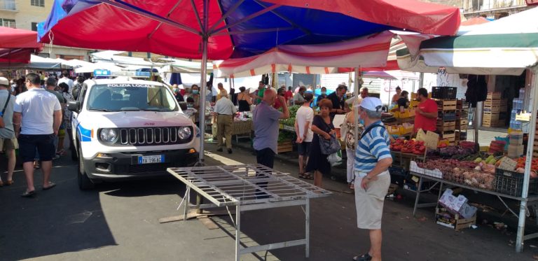 CORONAVIRUS A CATANIA: controlli intensificati nei mercati, chiusi tre esercizi commerciali