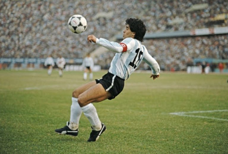 LUTTO NEL CALCIO MONDIALE: muore a 60 anni Maradona
