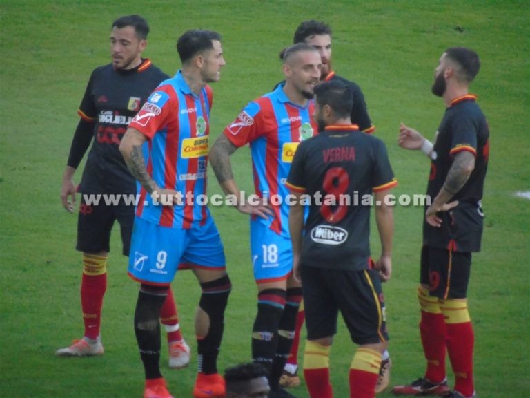 VERSO CATANZARO – CATANIA: rossazzurri alla volta del “Ceravolo” sulle ali dell’entusiasmo
