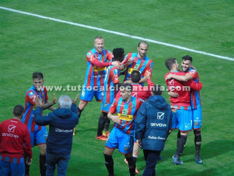 IL CATANIA RIALZA LA TESTA: Russotto e Sarao trascinano i rossazzurri, Avellino al tappeto