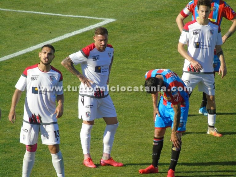 FUORI DAI PLAYOFF: difesa horror, il Foggia condanna il Catania