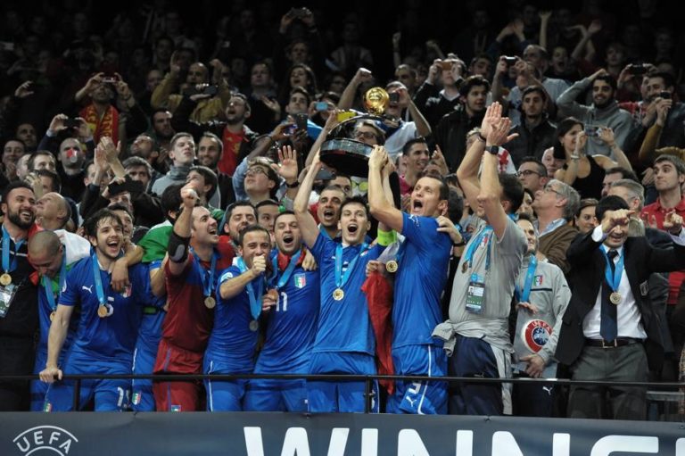 EURO 2020: dal 26 agosto Coppa e maglia Italia esposte a Palermo e Catania