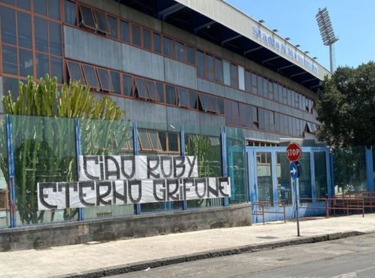 ULTRAS CATANIA: striscione per Roby, noto tifoso genoano scomparso nei giorni scorsi