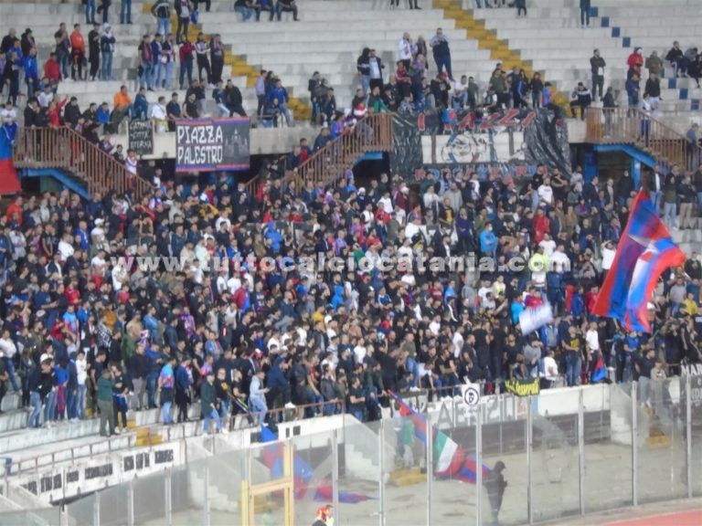 FIEREZZA E ORGOGLIO: sfottò, contestazione, tifo a oltranza. La Curva Nord dà spettacolo