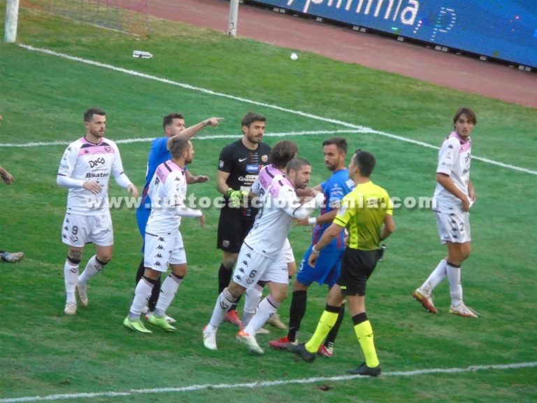 STAMPA PALERMITANA: “Il Palermo non si è calato nel clima derby. Catania più ordinato e aggressivo. Raccattapalle antisportivo…”
