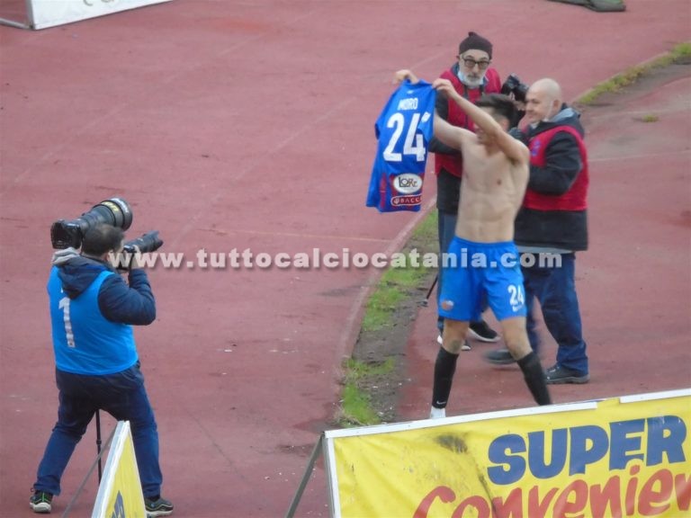 FELICITÀ ROSSAZZURRA: Moro rockstar del gol in un “Massimino” vestito a festa