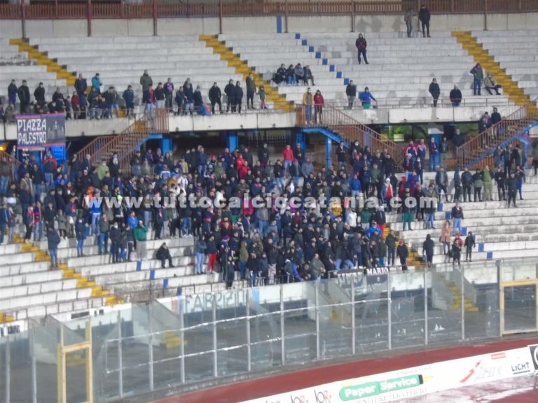 “CATANIA, QUANTO TI AMO”: l’urlo della Curva Nord sottolineando l’amore incondizionato per quei colori