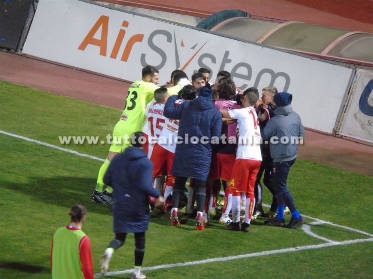 STAMPA CALABRESE: “Catanzaro, vittoria meritata a Catania. La difesa annulla Moro. Rossazzurri in bambola dopo lo 0-1”