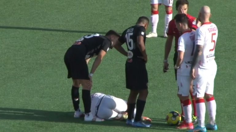 STAMPA CAMPANA: “Catania superiore ma agevolato da un arbitraggio discutibile”