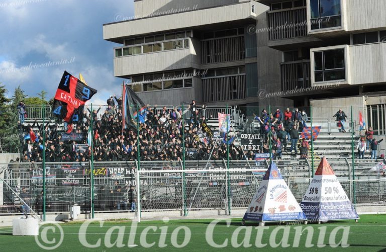 CATANIA (Video): l’incitamento dei tifosi nel Settore Ospiti del “Viviani”