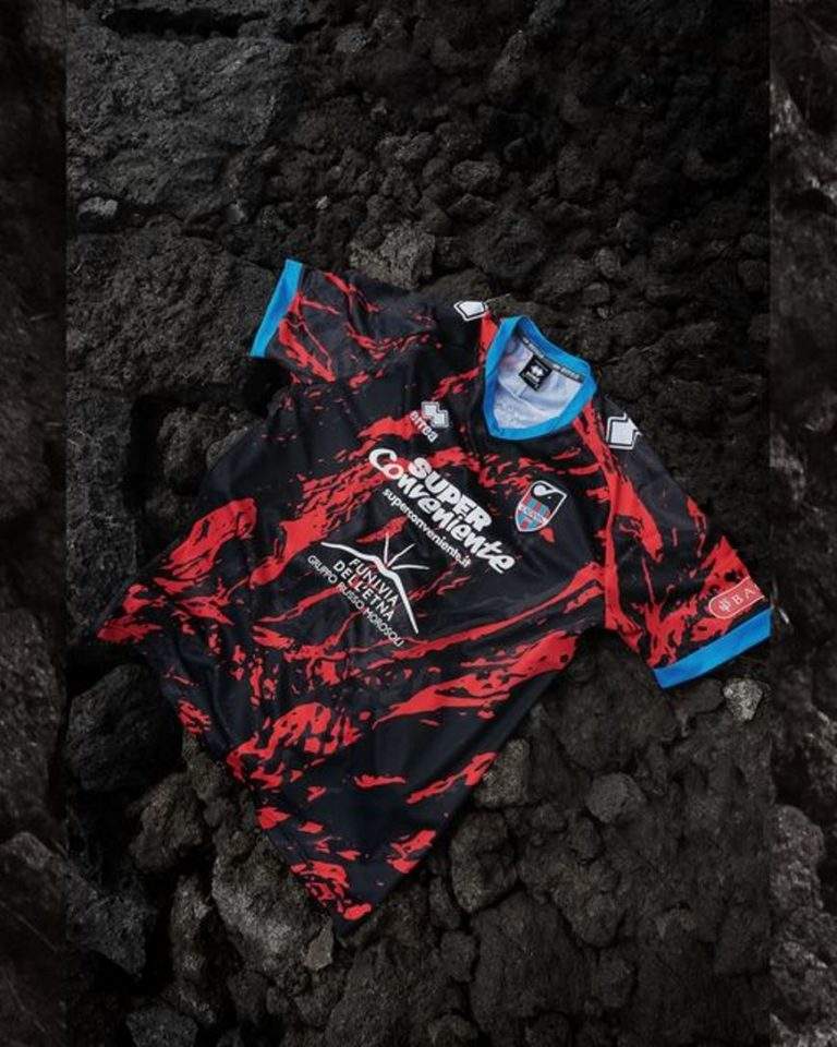 UFFICIALE: ecco la terza maglia del Catania, celebrando “la grandiosità dell’Etna”
