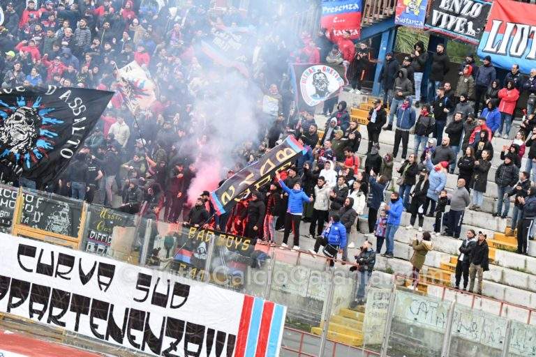 STAMPA MESSINESE: “Il Catania si è arricchito di abbonamenti, a Messina mancano i tifosi…”