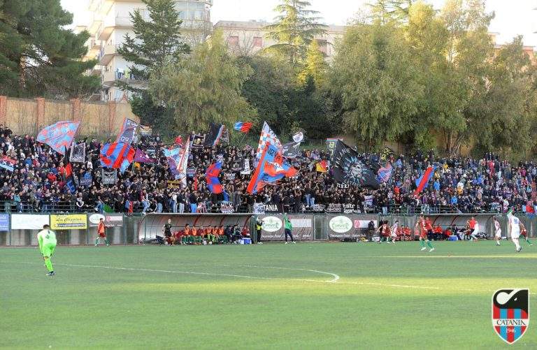 SPORT PEOPLE (Video): Catania, l’incitamento dei tifosi nel Settore Ospiti del “Mazzola”