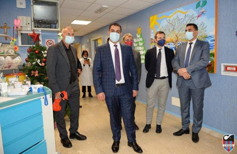 Catania SSD e Arnas Garibaldi: doni per i piccoli pazienti, delegazione guidata da Pelligra