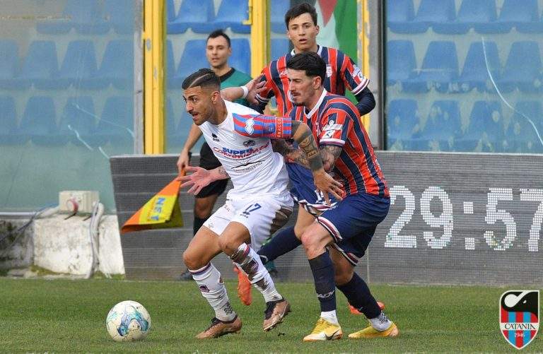 STAMPA VIBONESE: “La squadra di Modica resiste un’ora contro un grande Catania. Rigore, topica dell’arbitro…”