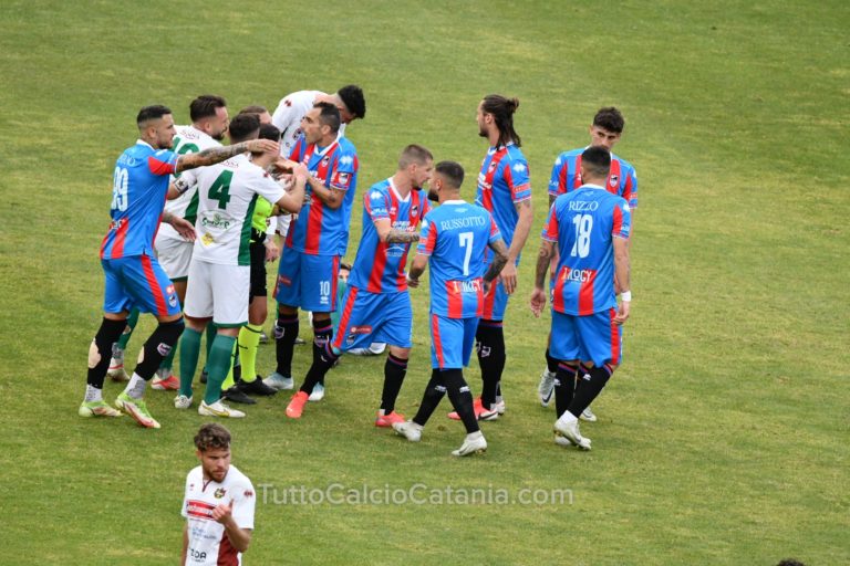 LA GAZZETTA DELLO SPORT: “Catania, strana domenica. Pari e rissa”
