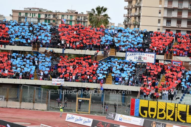 LA SICILIA: “Catania, i tifosi continuano ad assistere i cittadini meno fortunati”