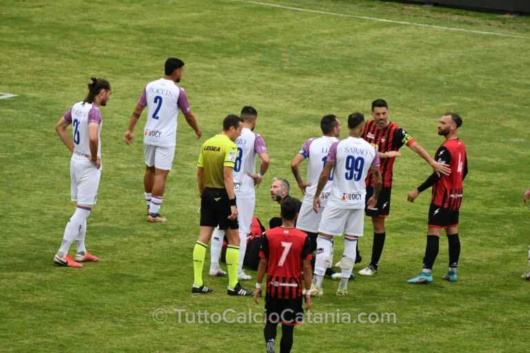 LA SICILIA: “Il Catania non brilla, Sorrento più affamato. Il direttore di gara va in bambola”
