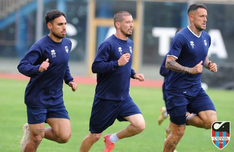 LA SICILIA: “Prove di tenuta mentale, fisica e tattica. Domenica antipasto della Serie C”